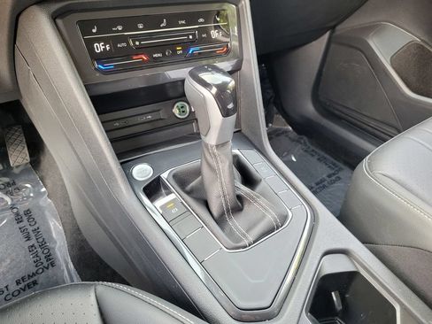 Used 2023 Volkswagen Tiguan SE FWD image 21