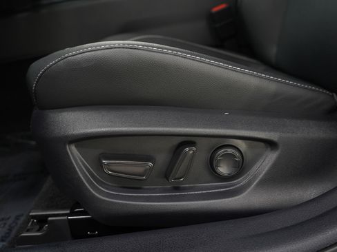 Used 2025 Toyota Camry SE image 22