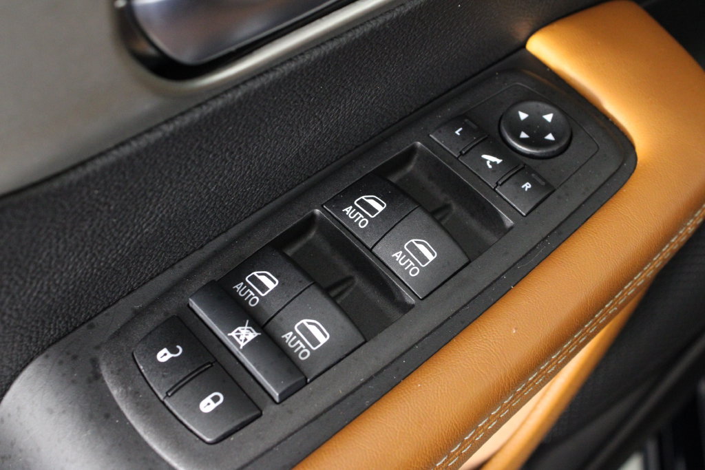 Used 2025 Chrysler Pacifica Pinnacle FWD image 23
