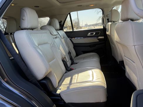 Used 2016 Ford Explorer Platinum image 17