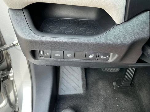 Used 2021 Toyota RAV4 XLE Premium AWD/4WD image 20