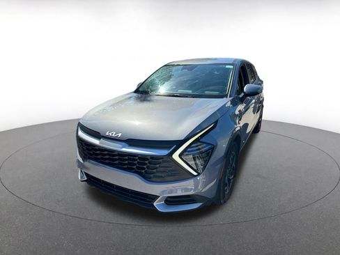 Used 2025 Kia Sportage LX image 4