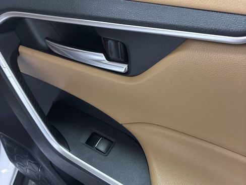 Used 2022 Toyota RAV4 XLE image 17