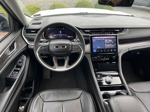 Used 2023 Jeep Grand Cherokee L Limited w/ Luxury Tech Group II image 2