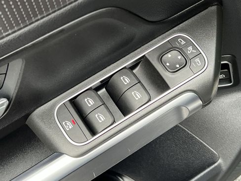 Certified 2022 Mercedes-Benz GLB 250 4MATIC image 13