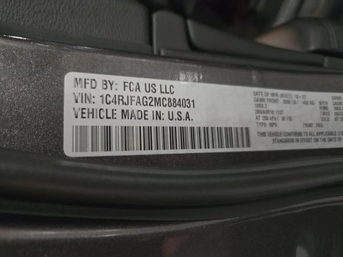 Used 2021 Jeep Grand Cherokee Laredo image 38