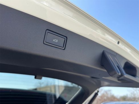 New 2026 Volkswagen Tiguan SEL R-Line image 9