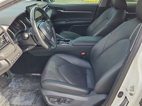 Used 2022 Toyota Camry XSE image 11
