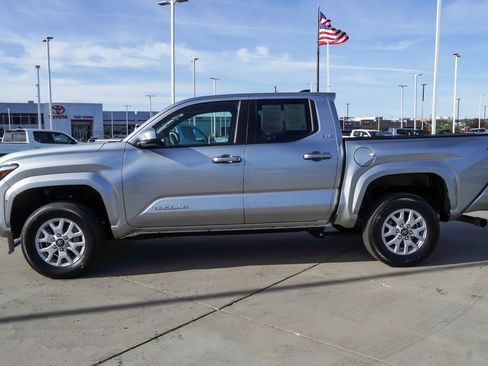 Certified 2024 Toyota Tacoma SR5 AWD/4WD image 5