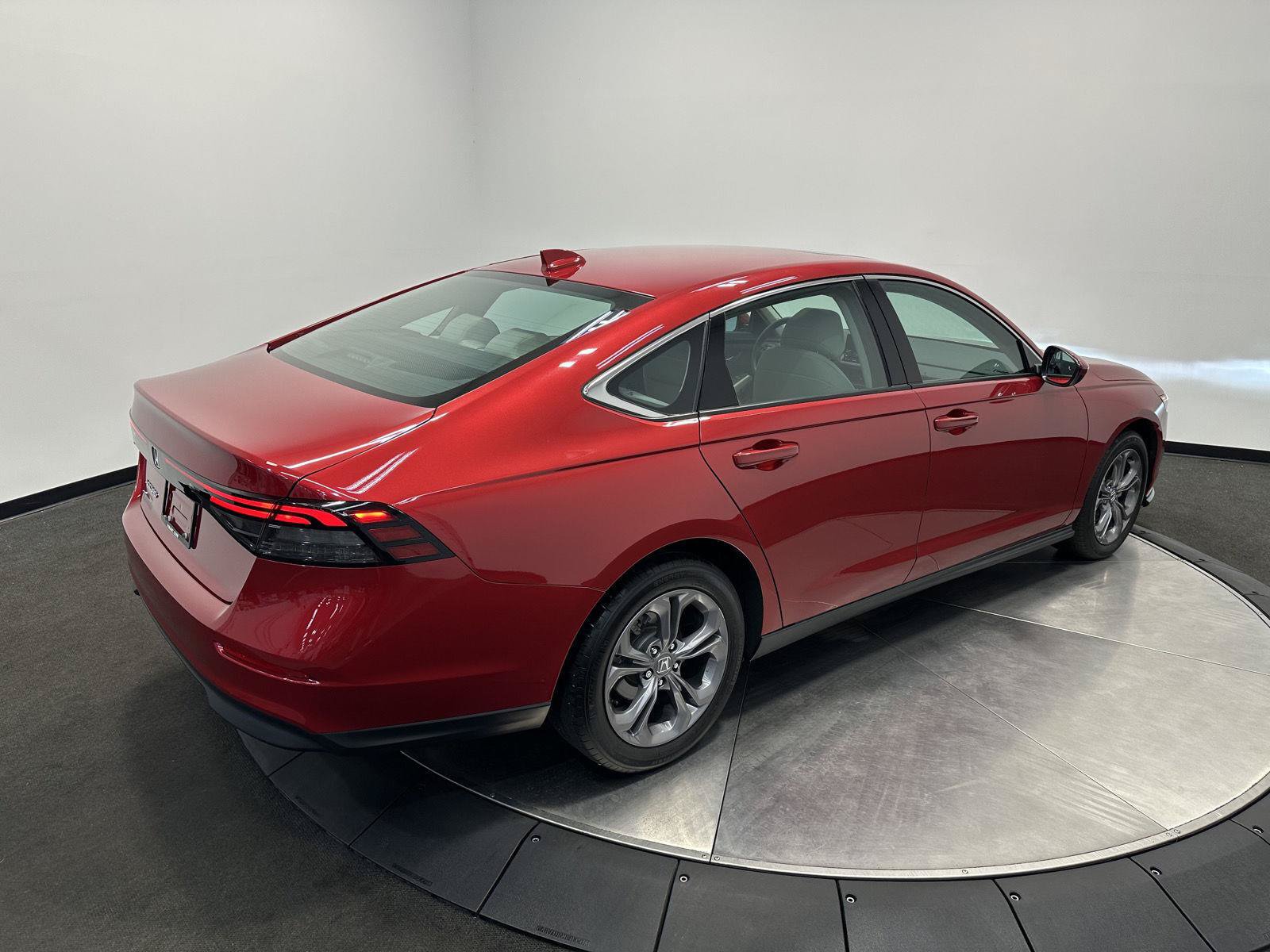 Certified 2023 Honda Accord EX image 7