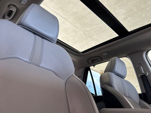 Used 2025 Honda Pilot Touring image 17