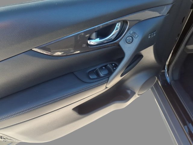 Used 2020 Nissan Rogue SV w/ Premium Package FWD image 18