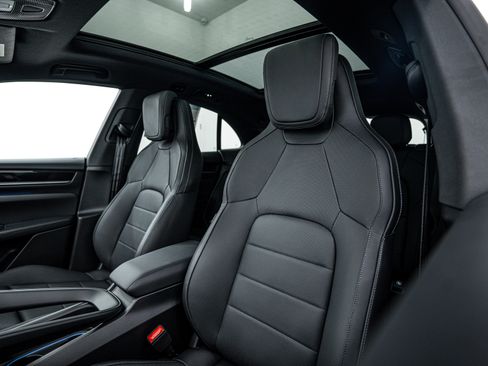 Certified 2025 Porsche Macan 4 Electric image 20