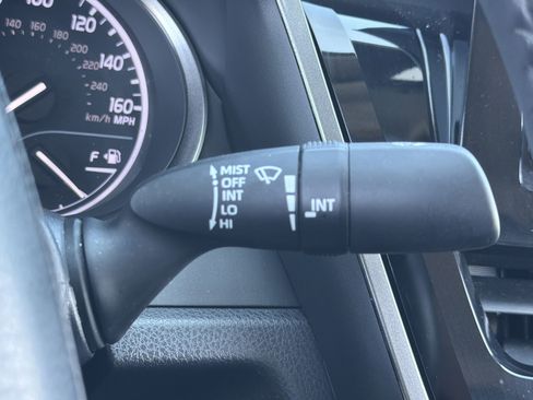 Used 2022 Toyota Camry SE image 10