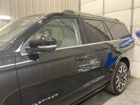 Used 2025 Ford Expedition Platinum w/ Platinum Ultimate Package AWD/4WD image 5