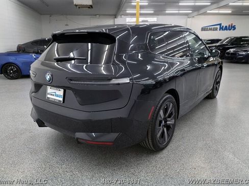 Used 2024 BMW iX xDrive50 w/ Sport Package AWD/4WD image 8