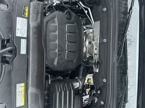 Used 2025 Volkswagen Atlas Cross Sport SEL R-Line image 31