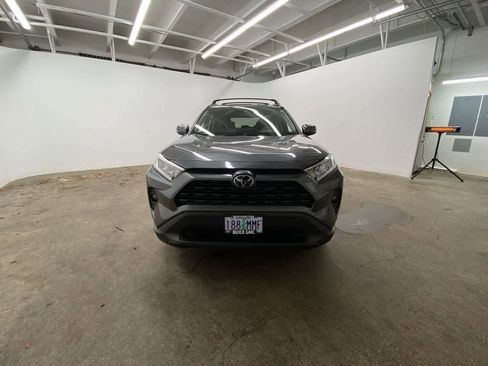 Used 2021 Toyota RAV4 XLE Premium image 9