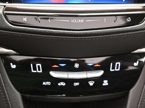Used 2018 Cadillac XT5 Luxury w/ LPO, Black Ice Package AWD/4WD image 31