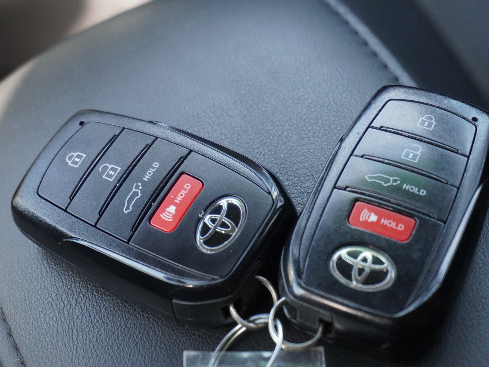 Used 2023 Toyota Corolla Cross XLE w/ Convenience Package AWD/4WD image 18