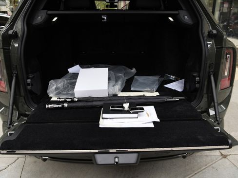 New 2025 Rolls-Royce Cullinan Black Badge image 28