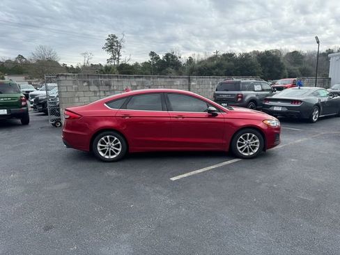 Used 2020 Ford Fusion SE image 9
