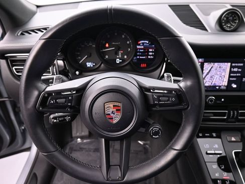 Certified 2025 Porsche Macan AWD/4WD image 19