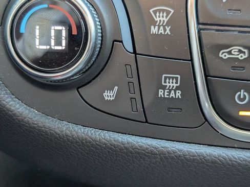 Used 2020 Chevrolet Equinox Premier FWD image 31