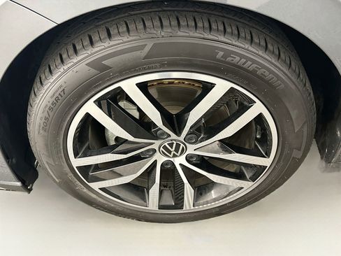 Used 2025 Volkswagen Jetta SE FWD image 11
