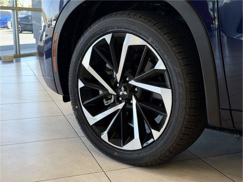 Used 2025 Mitsubishi Outlander 4WD Plug-In Hybrid image 9