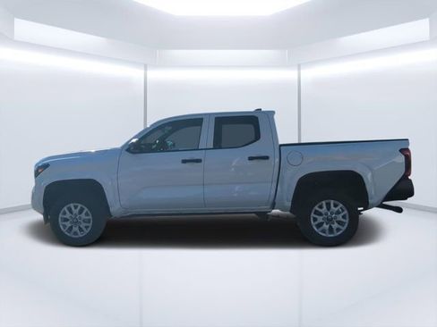 Used 2025 Toyota Tacoma SR image 6