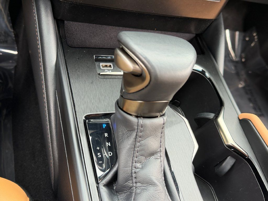 Certified 2024 Lexus ES 350 w/ Premium Package FWD image 24