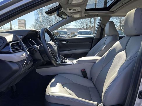 Used 2021 Toyota Camry XLE image 20