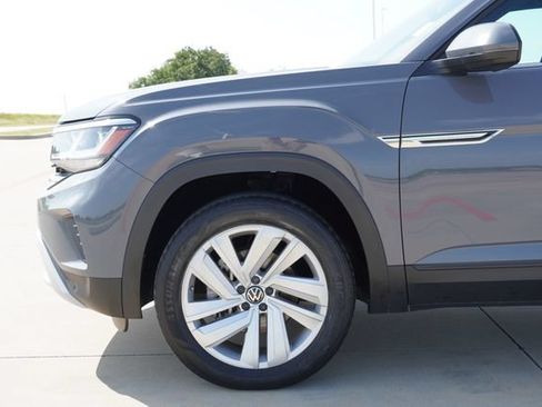 Used 2021 Volkswagen Atlas Cross Sport SE w/ Panoramic Sunroof Package FWD image 5