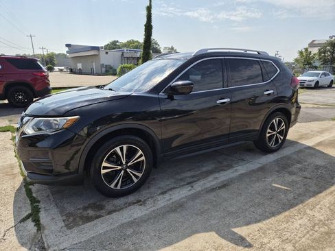 Used 2020 Nissan Rogue SV w/ Premium Package FWD image 3