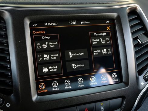 Used 2022 Jeep Cherokee Trailhawk w/ Premium Leather Package image 39