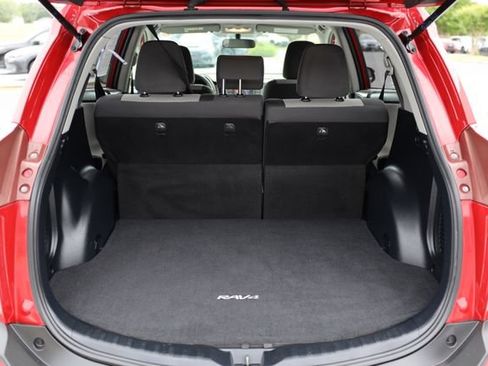 Used 2015 Toyota RAV4 LE AWD/4WD image 8