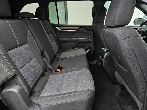 Used 2025 GMC Acadia Elevation AWD/4WD image 19