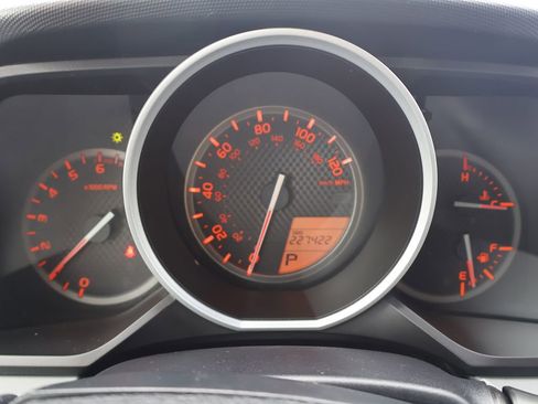 Used 2011 Toyota 4Runner SR5 w/ Convenience Pkg image 2