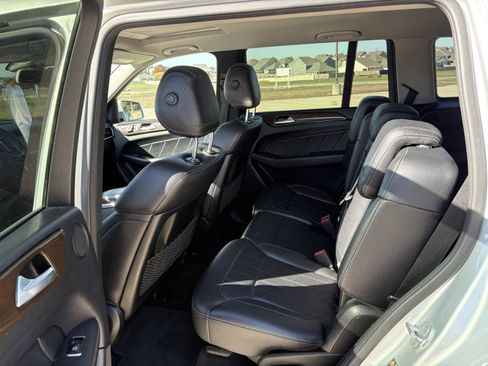 Used 2015 Mercedes-Benz GL 450 4MATIC image 12