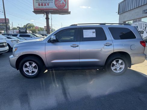 Used 2016 Toyota Sequoia SR5 w/ Premium Package RWD image 7