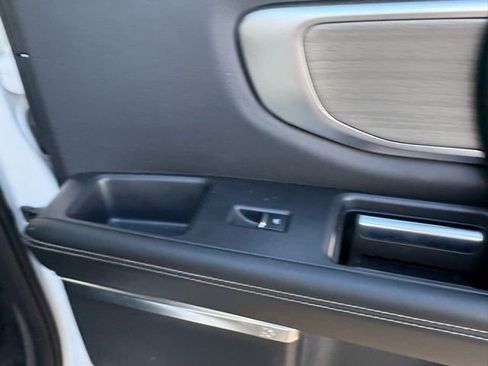 Used 2025 Ford Expedition Platinum image 24