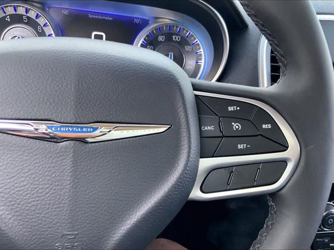 Used 2023 Chrysler 300 Touring w/ Sport Appearance Package image 25