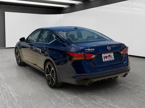 Used 2024 Nissan Altima 2.5 SR w/ SR Premium Package FWD image 3