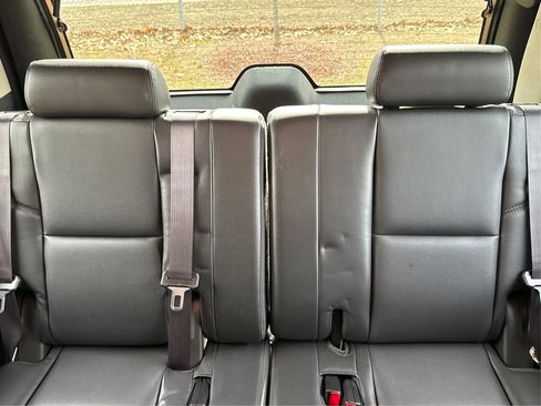 Used 2014 GMC Yukon SLT w/ SLT-2 Equipment Package AWD/4WD image 30