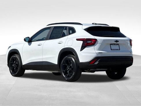 New 2026 Chevrolet Trax LT w/ Driver Confidence Package FWD image 3
