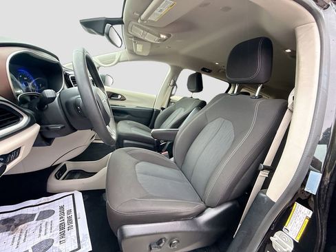 Used 2023 Chrysler Voyager LX FWD image 23