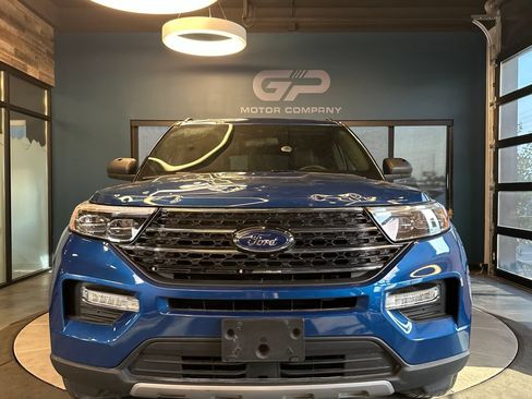 Used 2020 Ford Explorer XLT w/ Equipment Group 202A AWD/4WD image 8