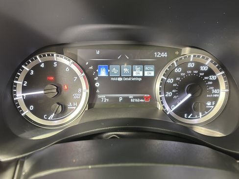 Used 2024 Toyota Highlander XLE AWD/4WD image 3
