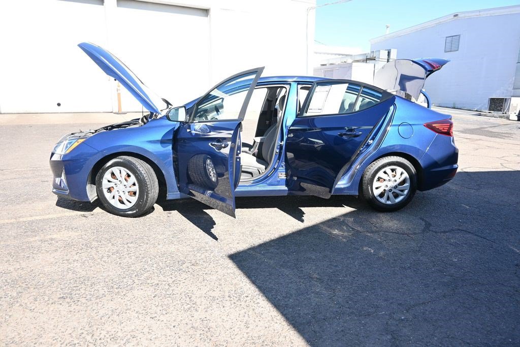 Used 2020 Hyundai Elantra SE FWD image 14